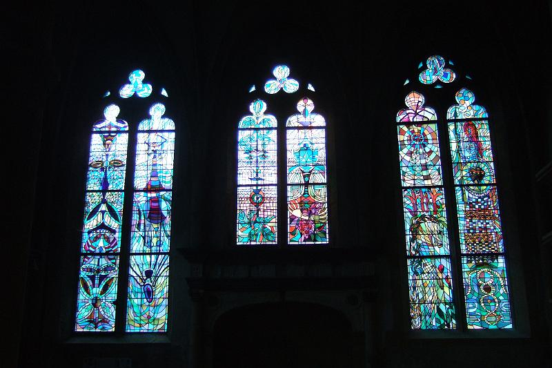 3-6-09 Metz.JPG - Kirchenfenster von Jean Cocteau in Saint-Maxim